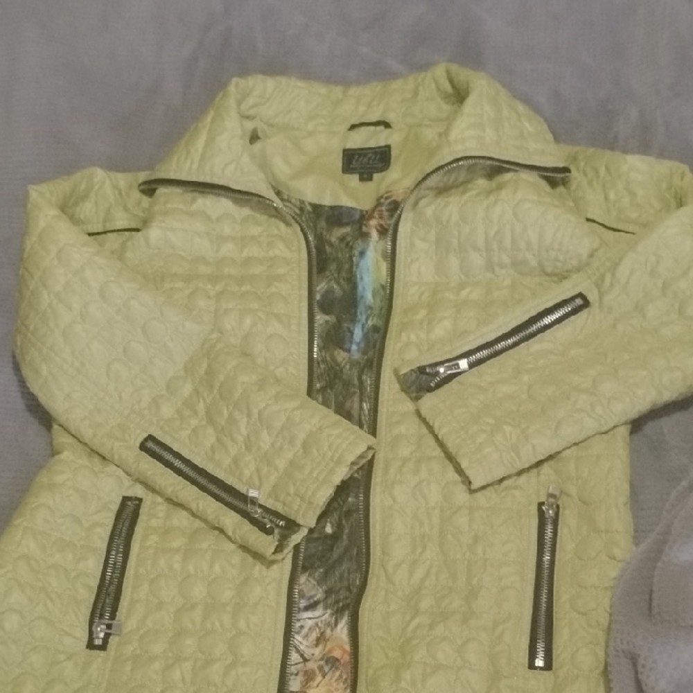 Stylish Quilted Jacket - Light Green